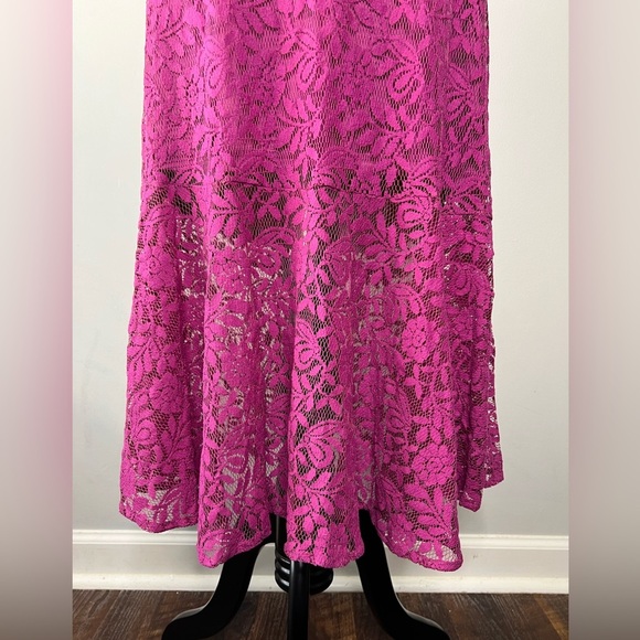 Lulu’s Jaclyn Magenta Lace off the shoulder midi crocheted dress lined size M - Picture 7 of 10